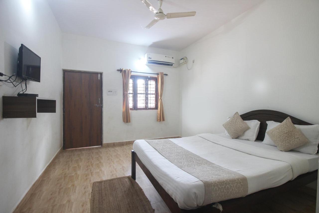 Calangute Bay Hotel Buitenkant foto