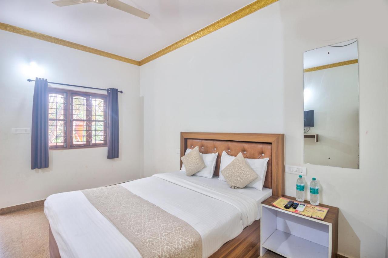 Calangute Bay Hotel Buitenkant foto
